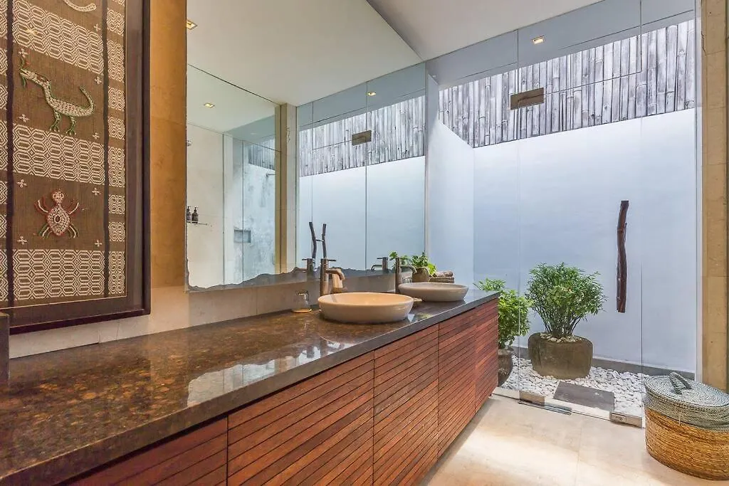 Eshara 21 Our Luxury 5Br Villa Escape And Huge Pool Oberoi Beach Seminyak 0*,  Indonézia